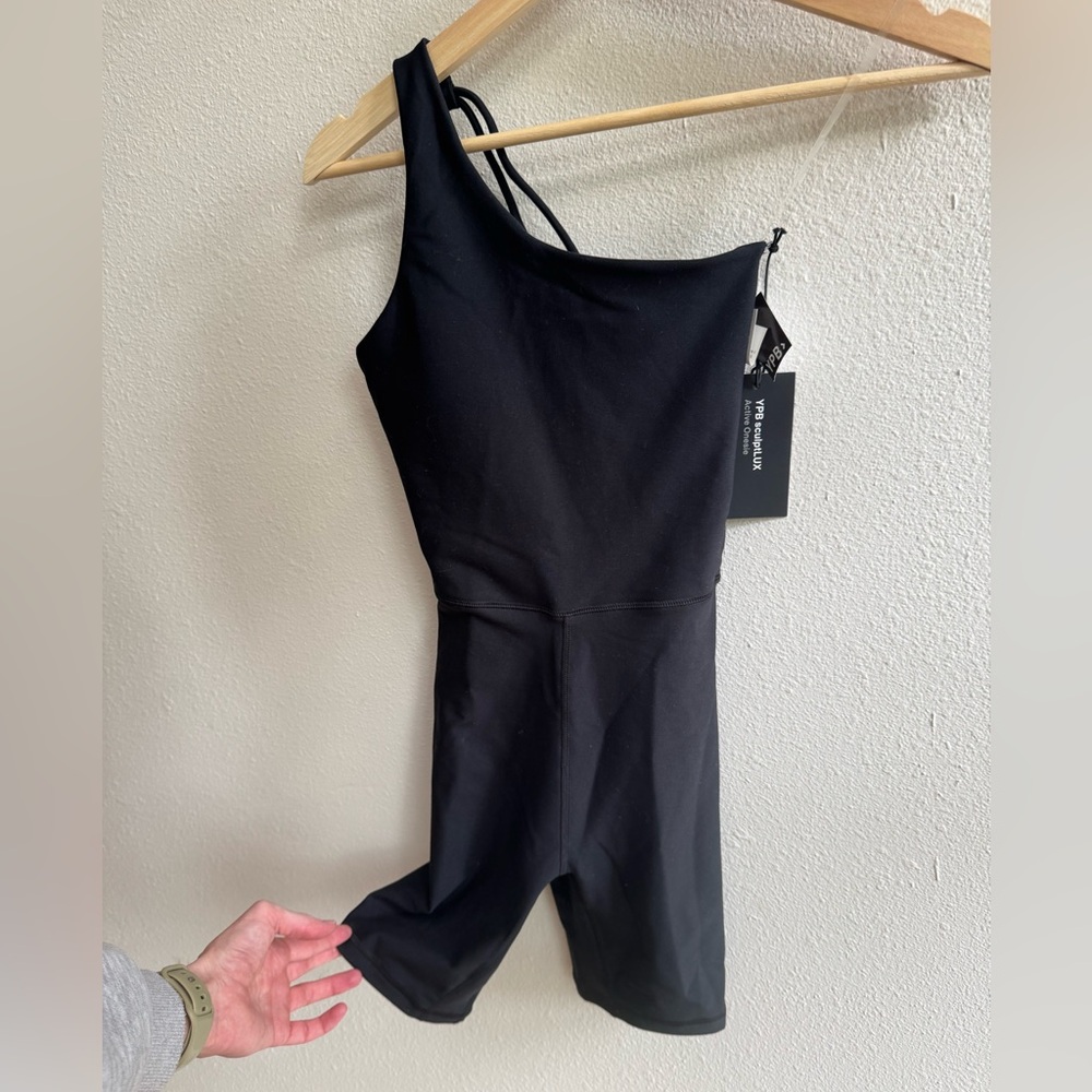NWT Abercrombie YPB active Black One-Shoulder Romper size XXS